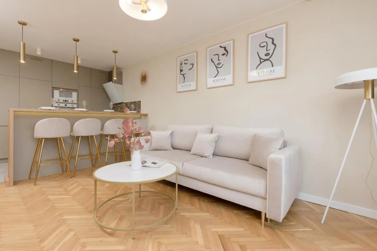 Stunning Apartment Srebrna With Warsaw City View By Noclegi Renters