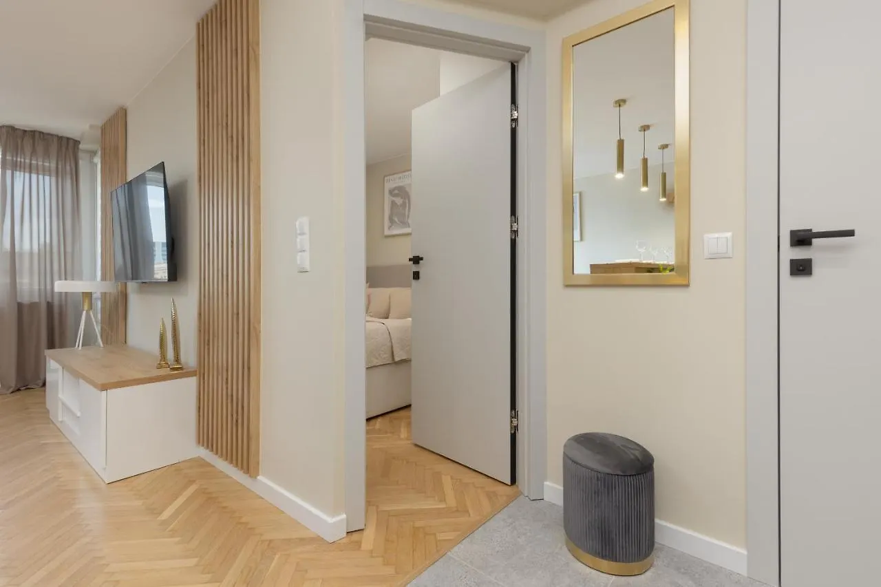 Stunning Apartment Srebrna With Warsaw City View By Noclegi Renters