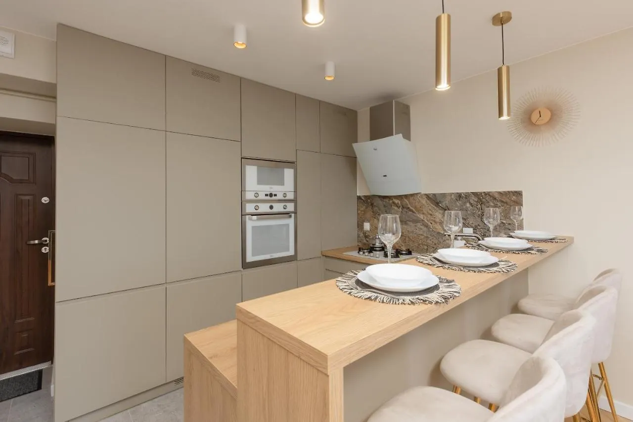 Stunning Apartment Srebrna With Warsaw City View By Noclegi Renters