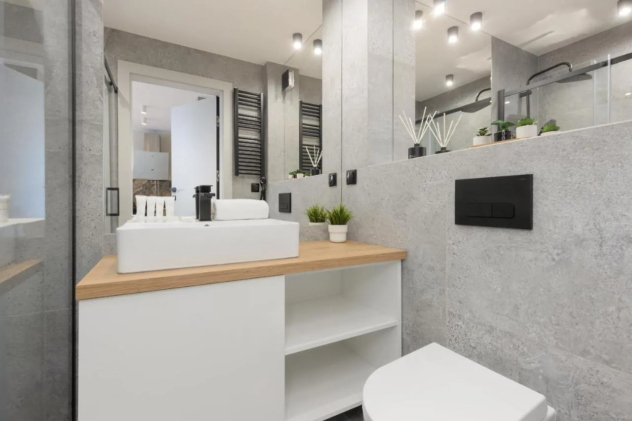 Stunning Apartment Srebrna With Warsaw City View By Noclegi Renters Poland